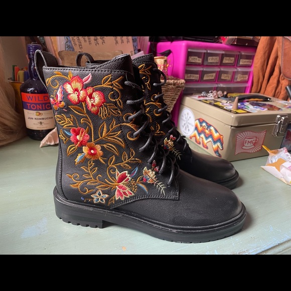 NEW Johnny Was Taline Embroidered Bootie size 7 in Black - Picture 4 of 5